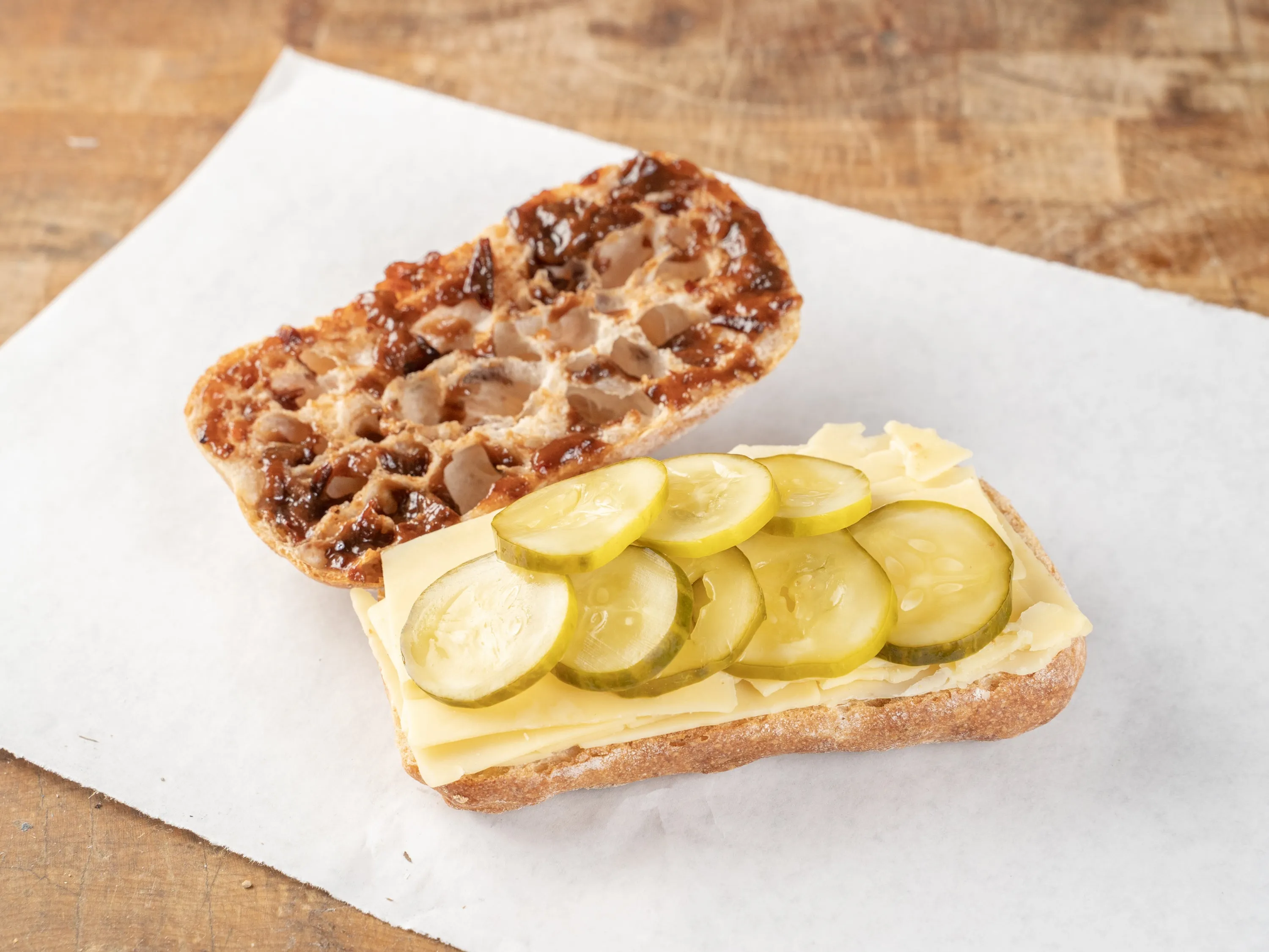 CHEDDAR CHUTNY & PICKLES